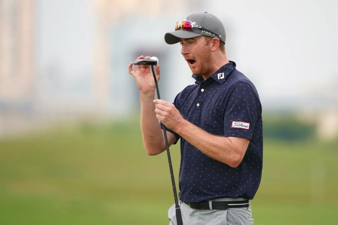 关于加拿大队在比赛中表现抢眼，取得大胜的信息