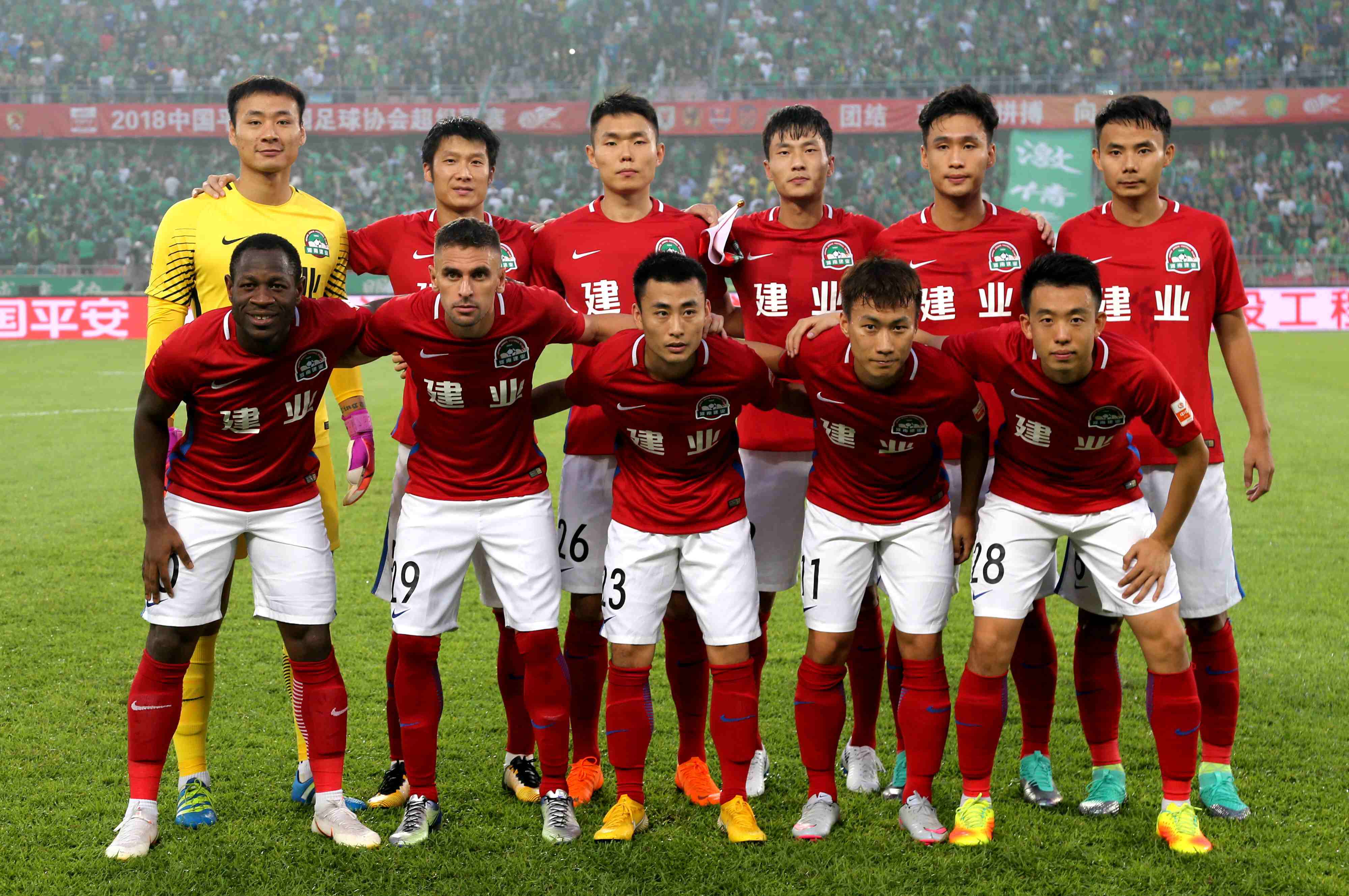 关于上海申鑫主场不敌河南建业，保级形势严峻的信息