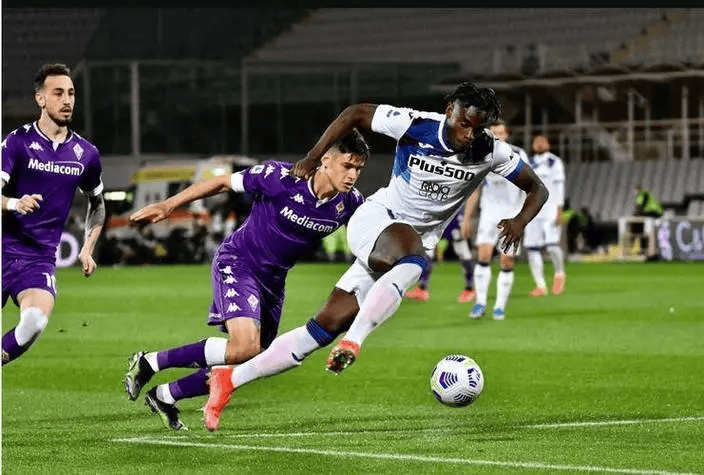 包含意大利足球联赛比赛层出不穷，精彩连连的词条