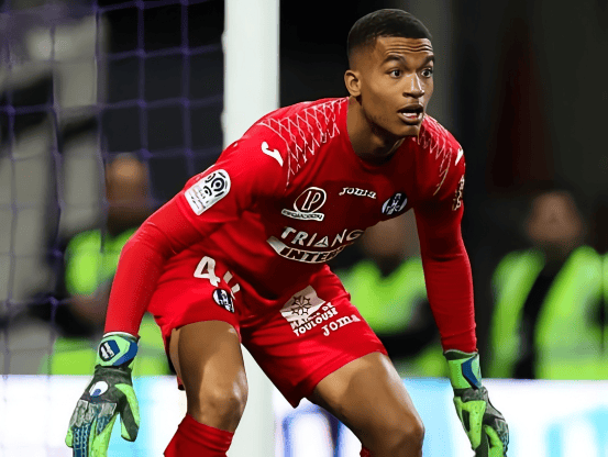 圣埃蒂安客场大胜瓦朗谢纳，逆袭居首的简单介绍