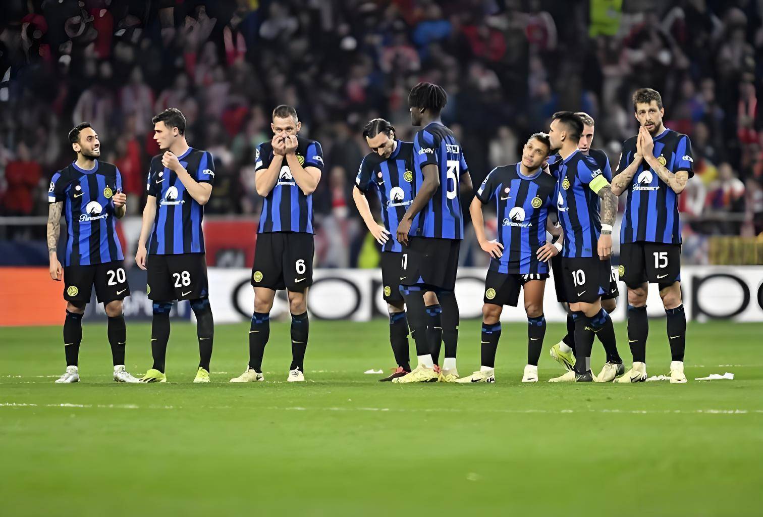 包含意甲球队备战重要比赛，全队士气高涨的词条