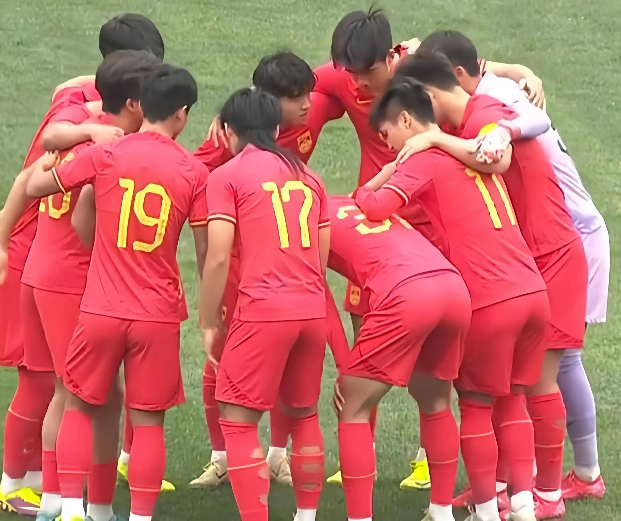 韩国女足队员展现出色射门技巧