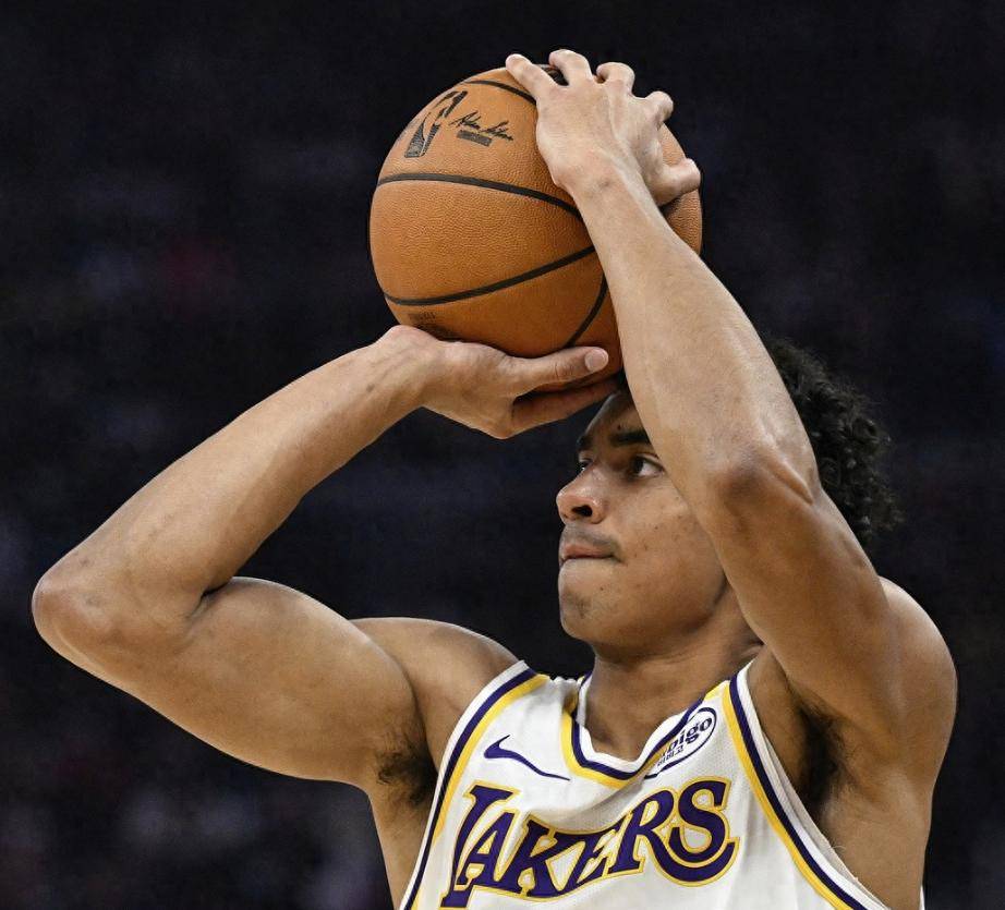 湖人主场大胜奇才，继续王者之姿