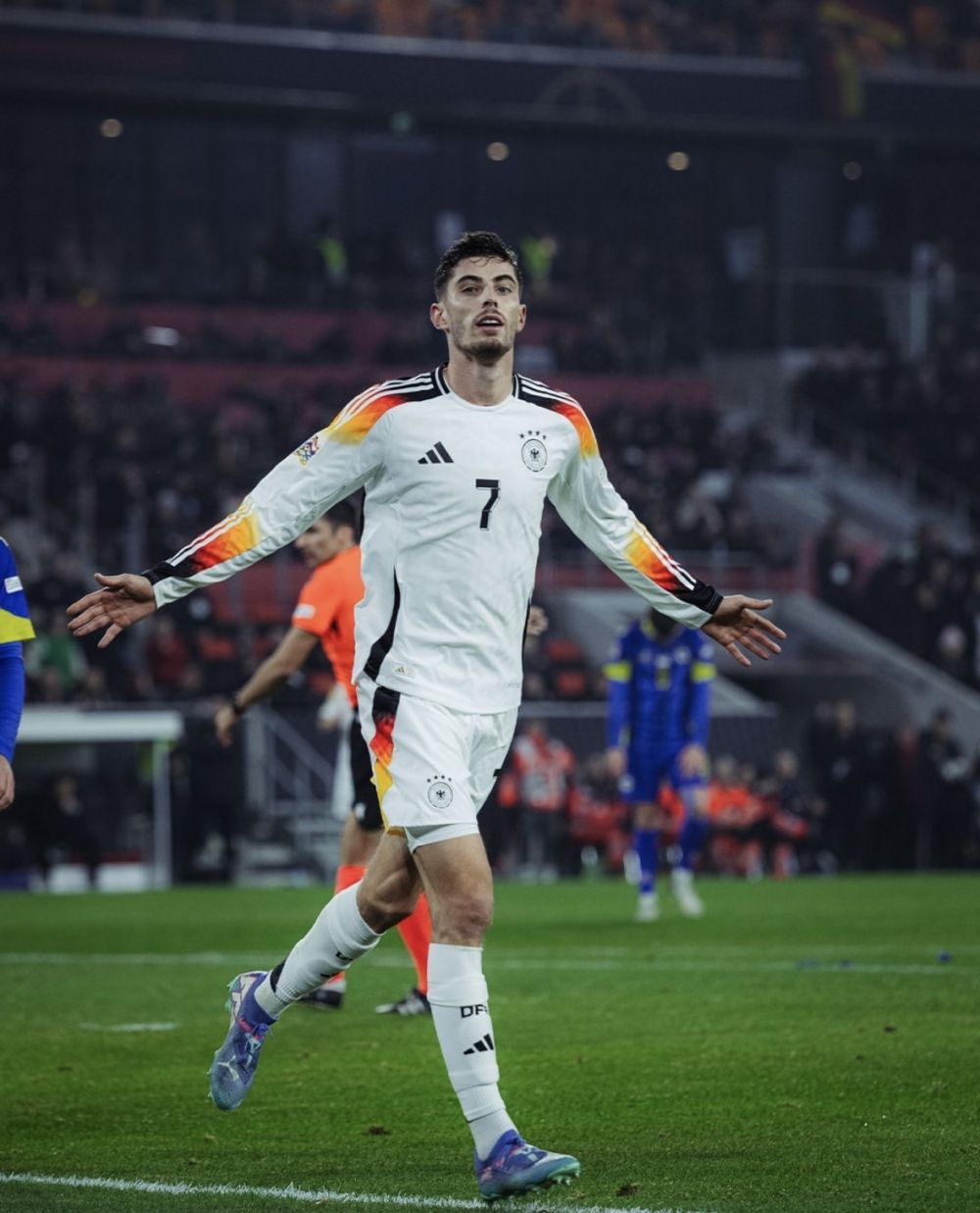 荷兰球员在比赛中打出了一波佳绩