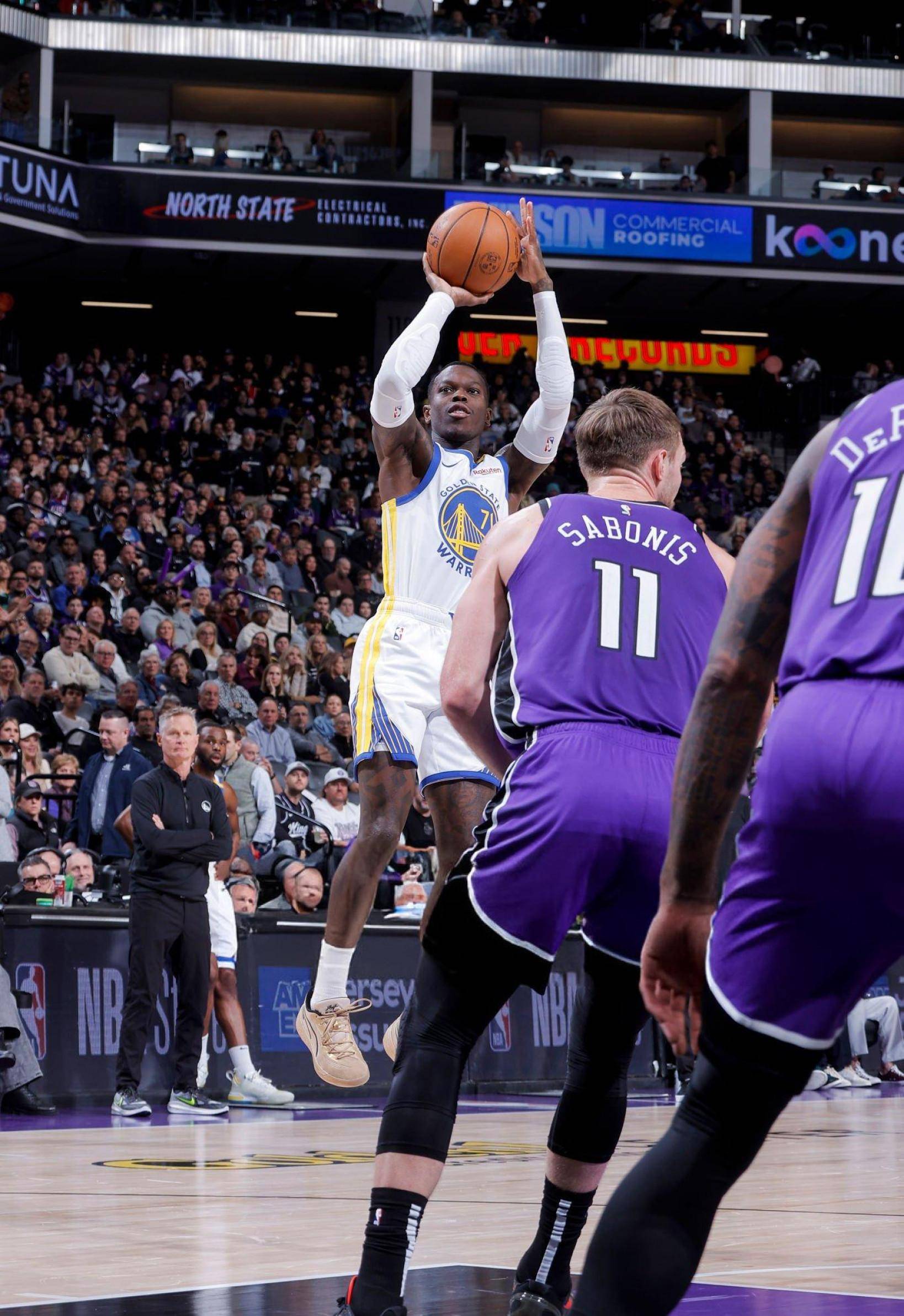 勇士遭遇三连败，库里三分大限打铁