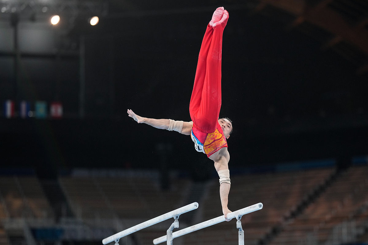 体操决赛精彩绝伦,双杠跳马高难度 体操决赛精彩绝伦,双杠跳马高难度