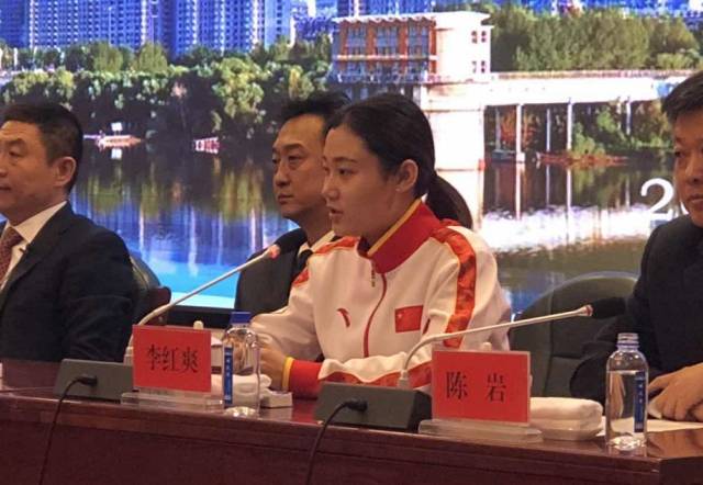 包含非洲代表团一枝独秀依靠团队精神冲击冠军的词条