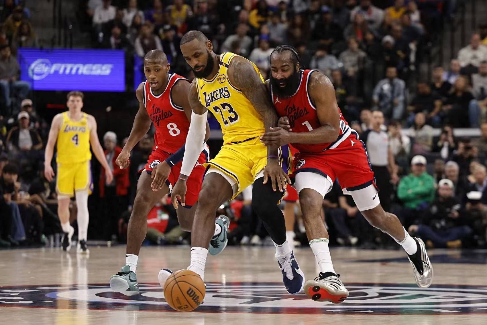 包含湖人核心复出，全队士气大增的词条