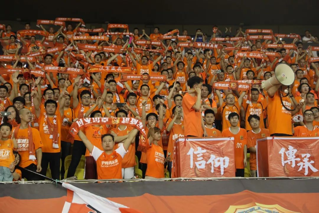 武汉卓尔主场击败广州恒大，豪取胜利