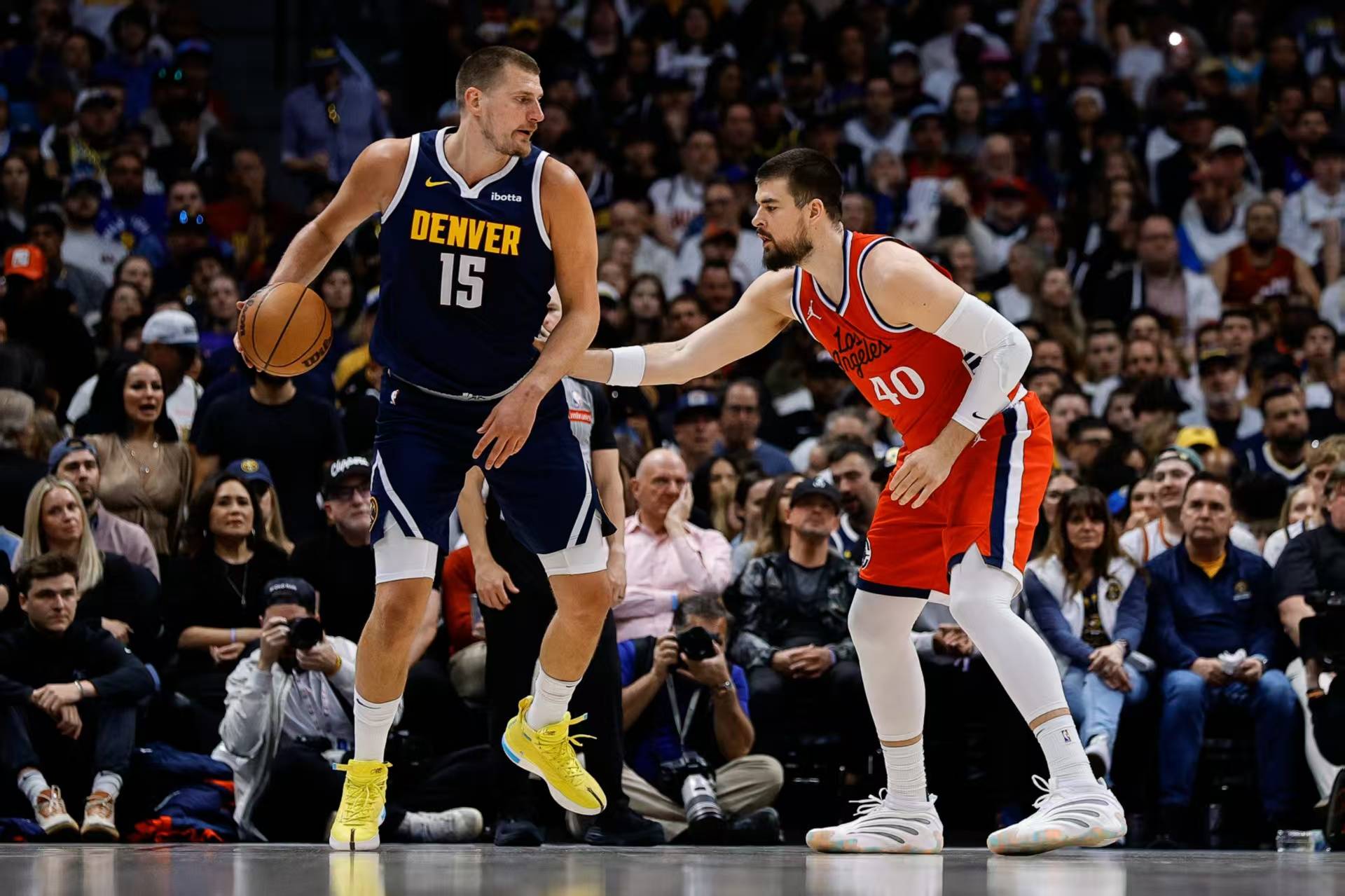 掘金负于篮网，约基奇罚球线外惜败