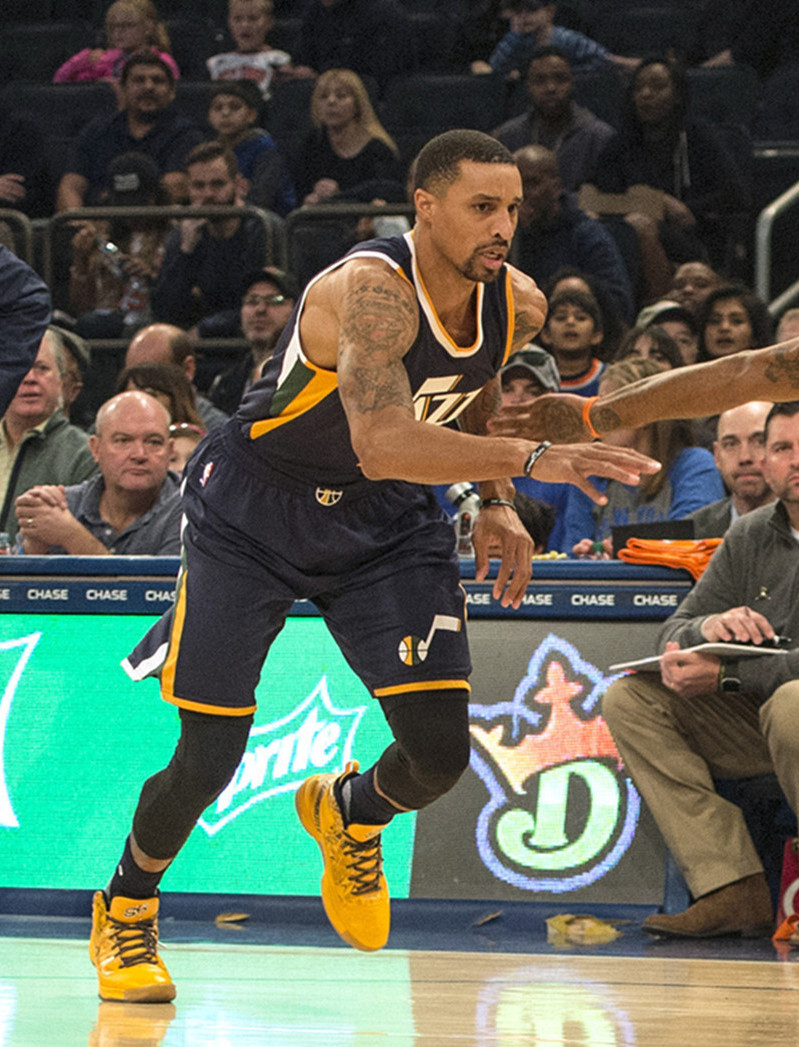 包含雷霆鏖战雄鹿，乔治·希尔完成帽子戏法的词条