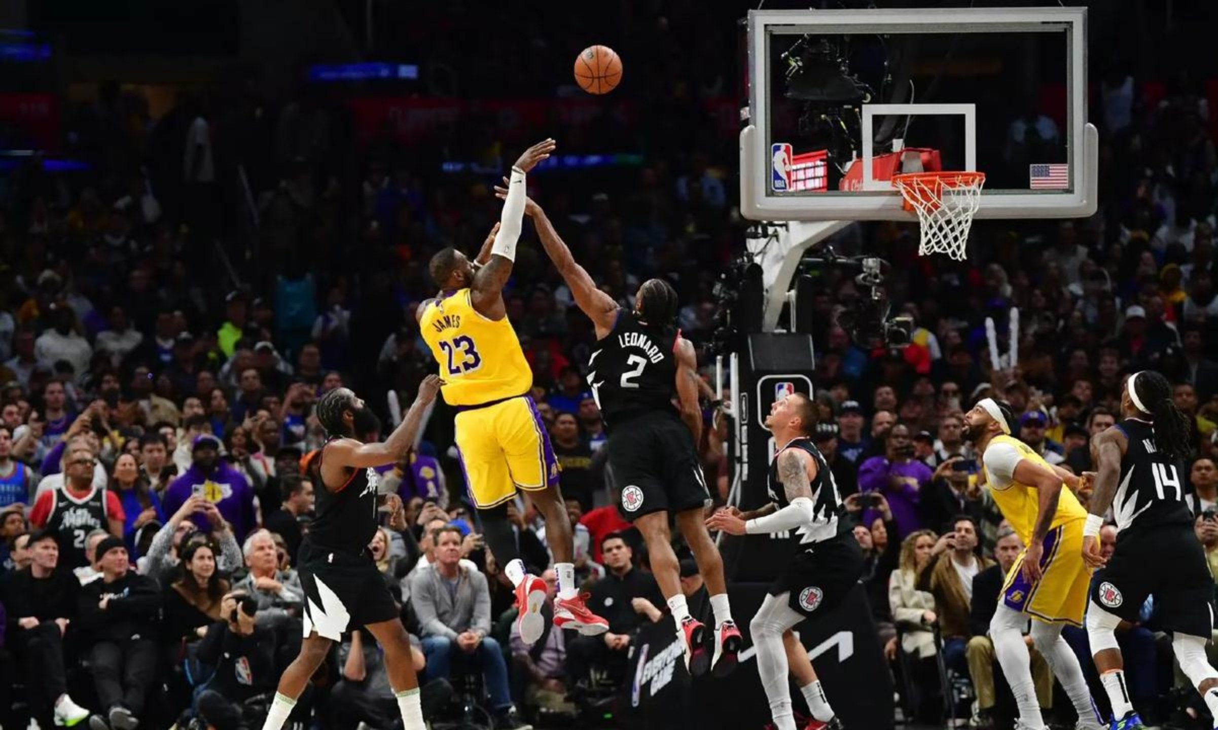 湖人艰难逆转快船，晋级总决赛