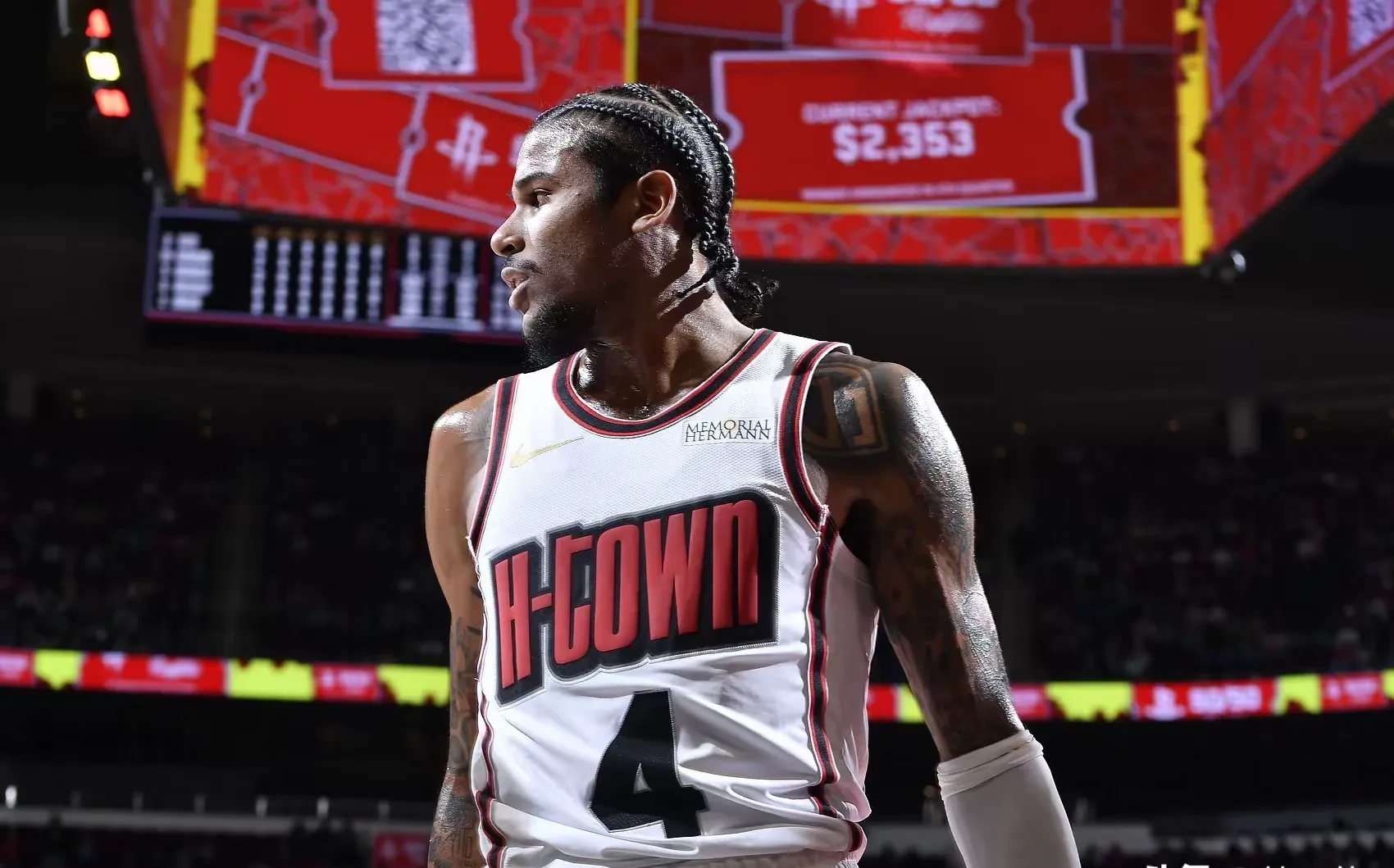 火箭客场战胜黄蜂，取得关键胜利