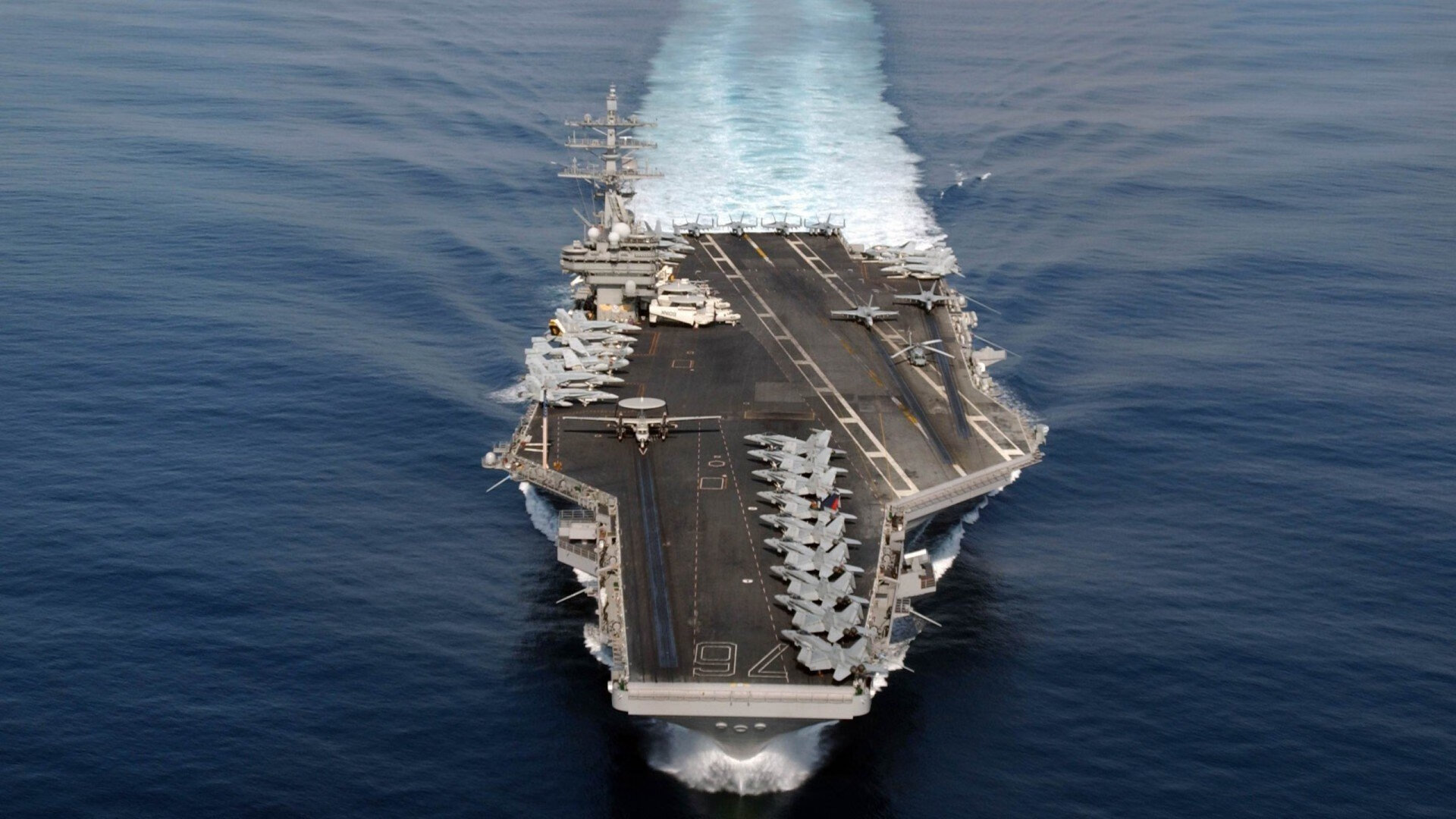 引擎轰鸣与篮筐震颤，当F1新赛季启幕遭遇勇士制霸上海滩